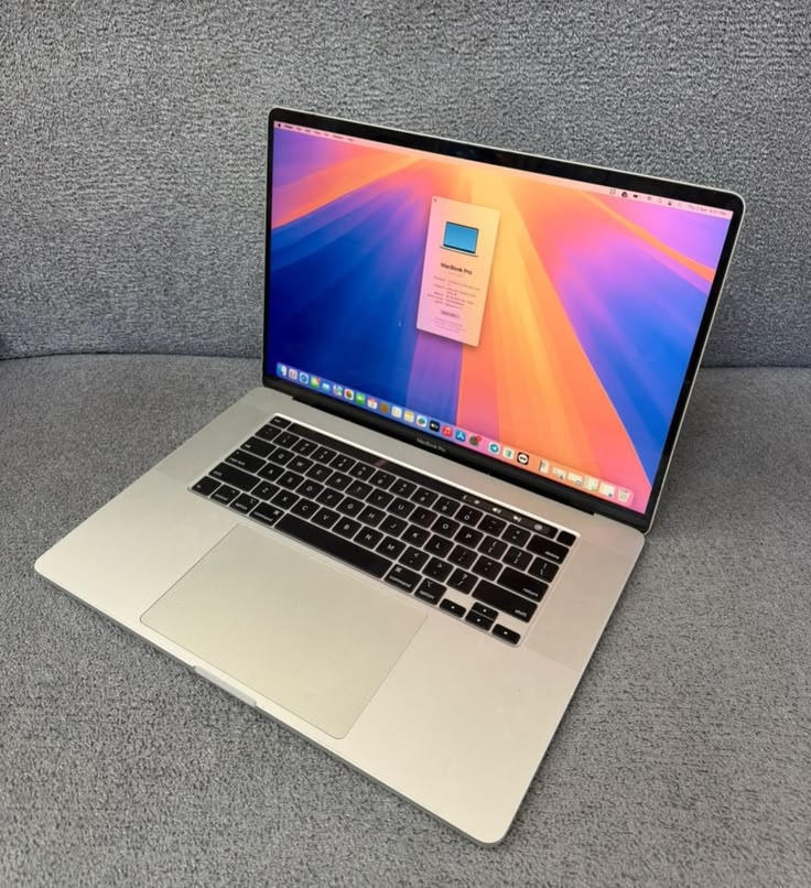 MacBook Pro Core i7 15-inch (4GB RAM, 256GB ROM)