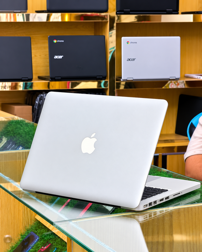 MacBook Pro  1278 model  4GB 256GB  13 inches display