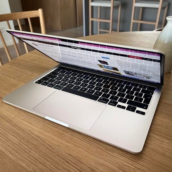 Apple MacBook Pro M1 13-inch (8GB RAM, 256GB SSD)